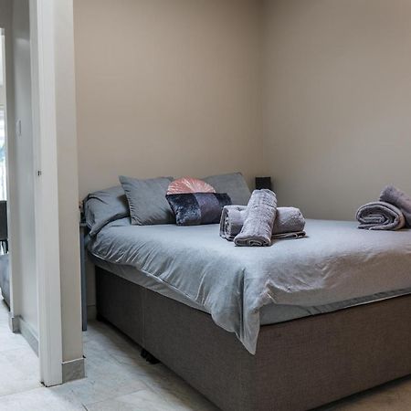 Parke -Hottub- Apartment Pembroke Dock Esterno foto