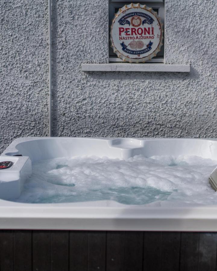 Parke -Hottub- Apartment Pembroke Dock Esterno foto